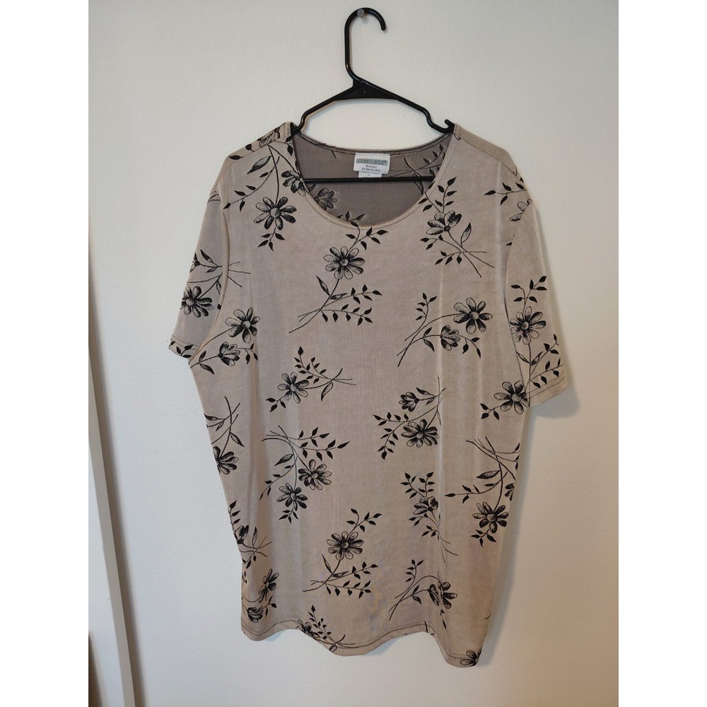 Composure Woman by Steven Ross,‎ Size 2x, Gray Black Floral Short Sleeve